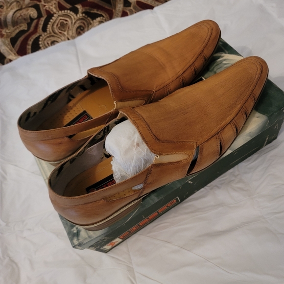 Fiesso slip on shoe's. Great condition - Picture 2 of 3
